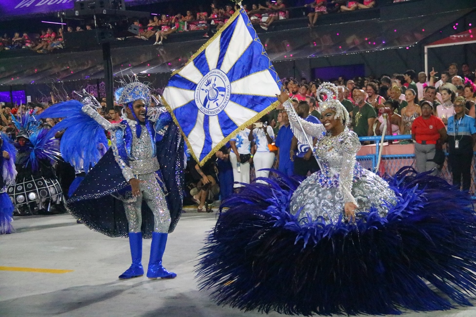 Acadêmicos de Niterói: Casal de Mestre-sala e Porta-bandeira fica para o Carnaval 2027!