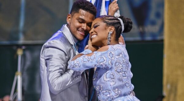 Acadêmicos de Niterói: Emanuel Lima e Thainara Matias no primeiro pavilhão