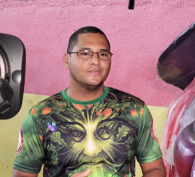 União do Parque Acari renova com carnavalesco