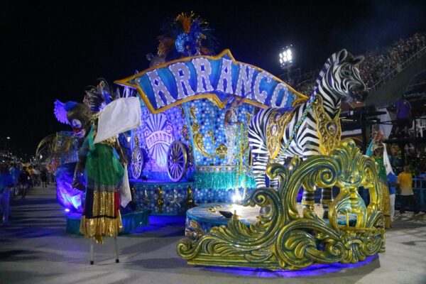 Arranco na Sapucaí: O riso que liberta e a mulher que fez história no Carnaval!
