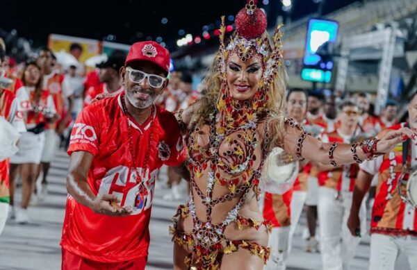 Bangu brilha em ensaio técnico com samba forte e evolução na Sapucaí