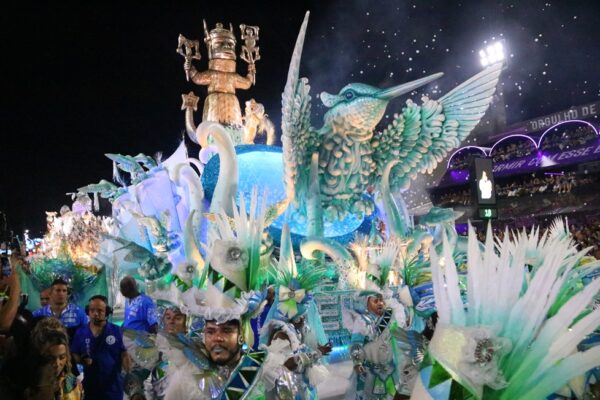 Beija-Flor ARRASA na Sapucaí! Veja o desfile que pode dar o bicampeonato!
