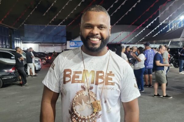 Beija-Flor: João Vitor Araújo celebra primeiro título com homenagem a Laíla