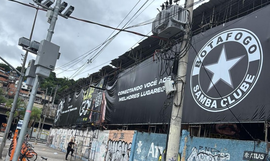 Botafogo: Prefeitura quer tirar logo da fachada do barracão!