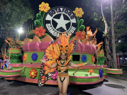 Botafogo Samba Clube: Abre-alas vira jardim dos sonhos na Sapucaí!
