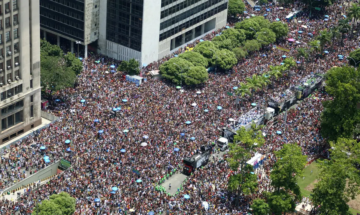 Carnaval 2025 Rio: 8 milhões de foliões!
