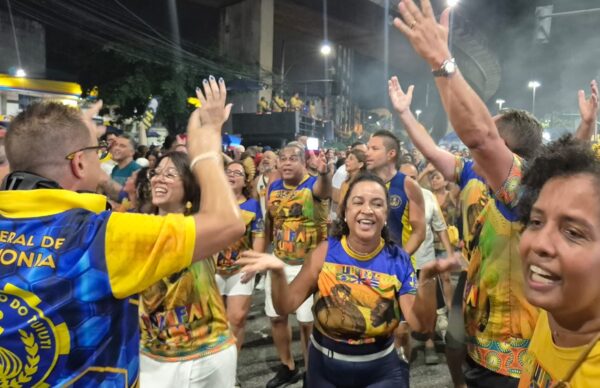 Carnaval 2026: Tuiuti faz ensaio de rua AVASSALADOR e já é favorito!