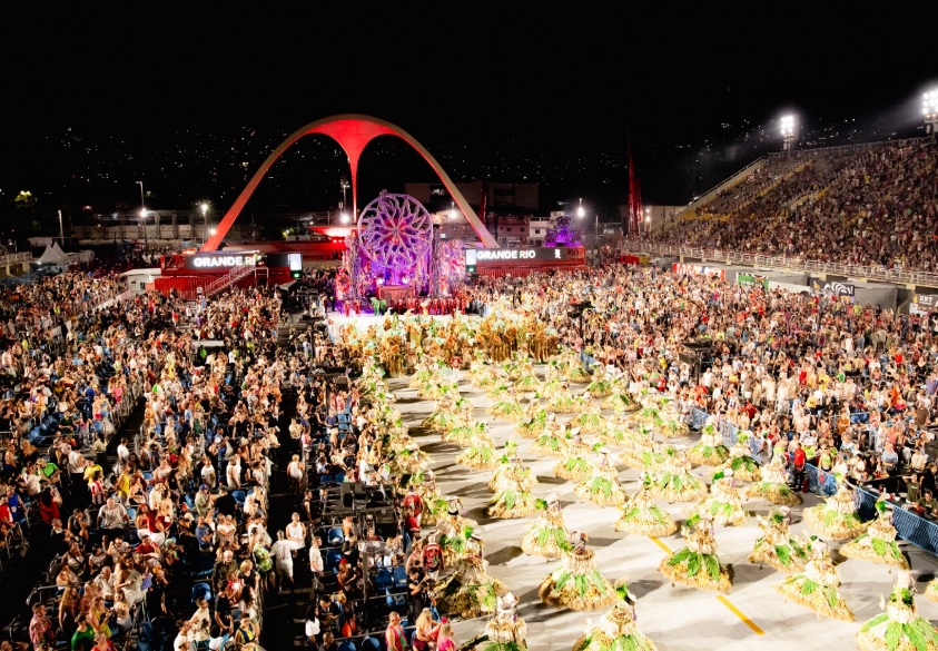 🚨 Carnaval 2027: Ingressos Arquibancadas e Frisas da Sapucaí à venda HOJE!
