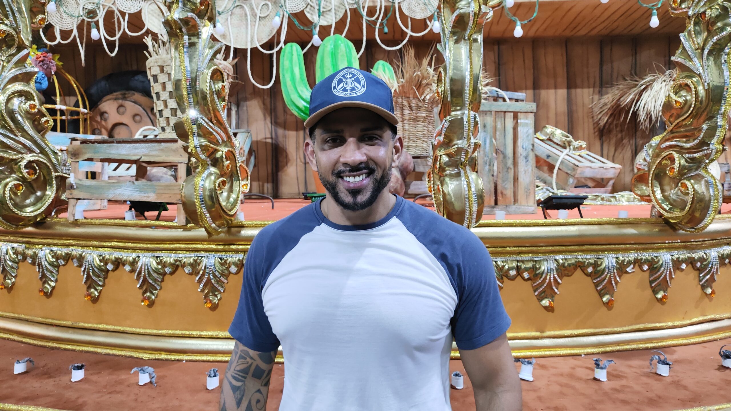 Carnaval 2027: Niterói renova com Tiago Martins! O que vem por aí na Sapucaí?