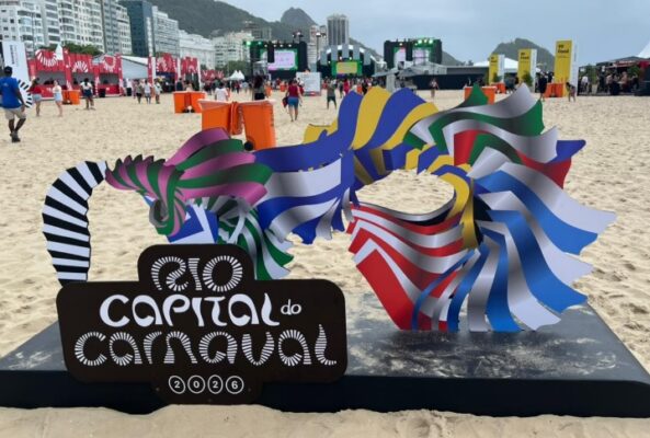 Carnaval Fan Fest: Copacabana vira ponto de encontro do samba
