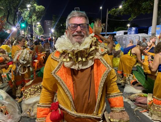Carnaval tem limite? Niterói desfila Lula e reacende debate na Sapucaí!