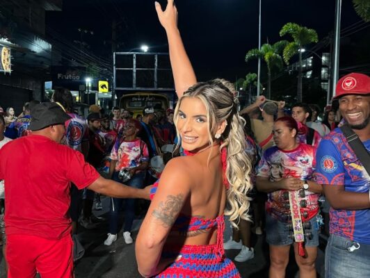 Carolane Silva é a nova rainha de bateria da Inocentes de Belford Roxo