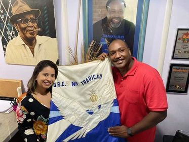 Tradição anuncia novo casal de mestre-sala e porta-bandeira