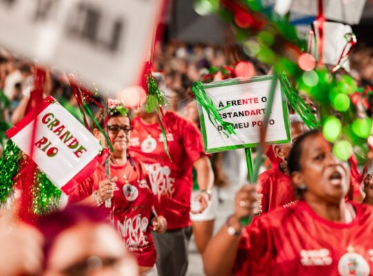 Chuva não para Grande Rio! Escola arrasa em 1º ensaio técnico para Carnaval 2025