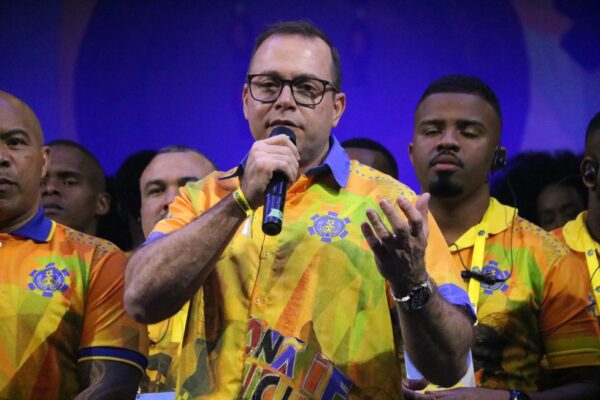 Claudio Russo: Compositor de sambas campeões revela segredos do sucesso