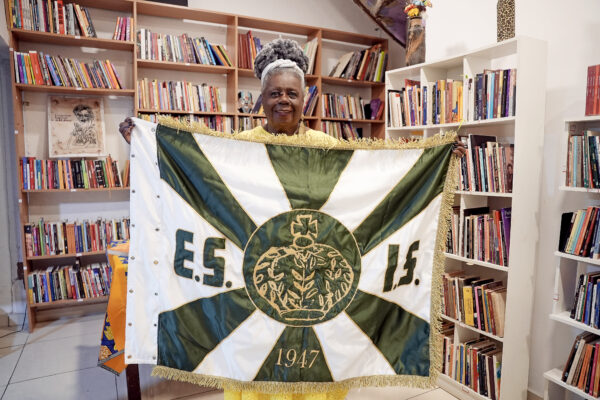 Conceição Evaristo faz noite de autógrafos no Império Serrano com livros a R$ 15