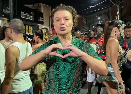 David Brazil comemora 30 anos na Grande Rio e fala sobre convite a Virgínia Fonseca