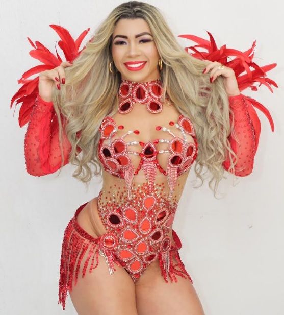 Débora Ribeiro volta como musa do Porto da Pedra no Carnaval 2026
