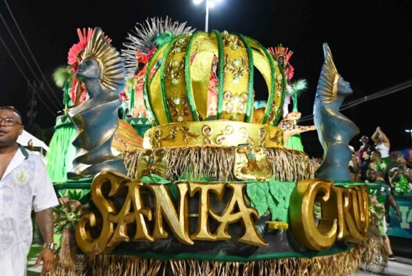 É CAMPEÃ! Santa Cruz Vence Série Prata e Garante Volta Épica à Sapucaí em 2027!