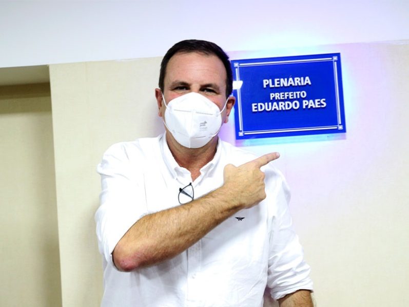 Eduardo Paes explica adiamento do Carnaval em plenária da LIESA