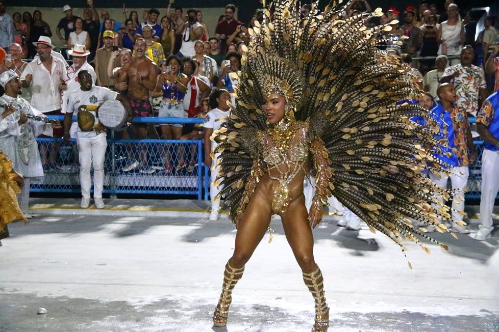 Ela fica! Mayara Lima segue rainha de bateria do Tuiuti no Carnaval 2027