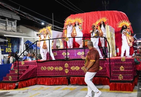 confira essa noticia: Engenho da Rainha: Atraso e vaias! Mas um casal brilhou no desfile de Carnaval