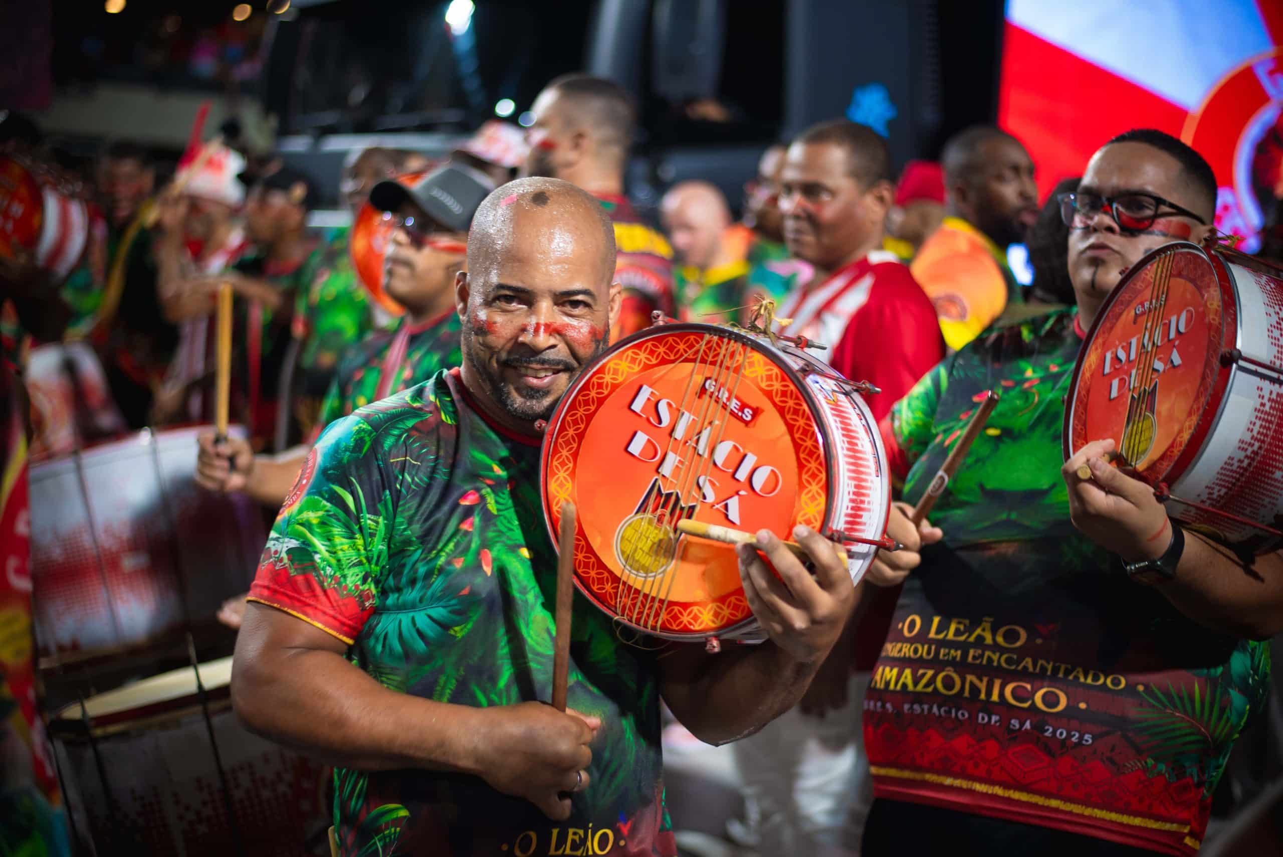 Estácio de Sá arrasa no ensaio técnico do Carnaval 2024!