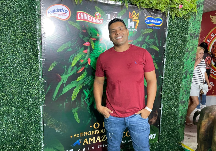 Estácio de Sá: Carnavalesco revela desfile do 'Papa Negro' e mira o Grupo Especial!