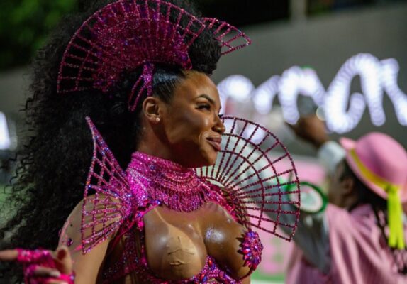 Evelyn Bastos leva samba e workshop para a Argentina