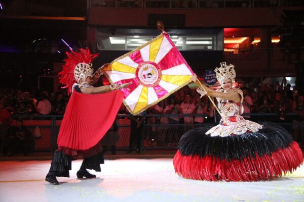 Exu abre caminhos! Casal da União do Parque Acari promete show na Sapucaí.
