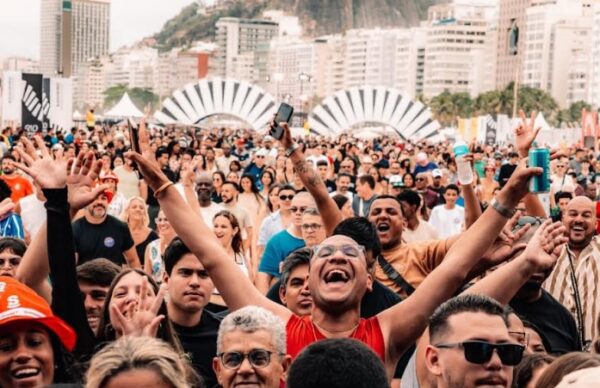 Fan Fest Rio Capital do Carnaval traz programação de samba para Copacabana