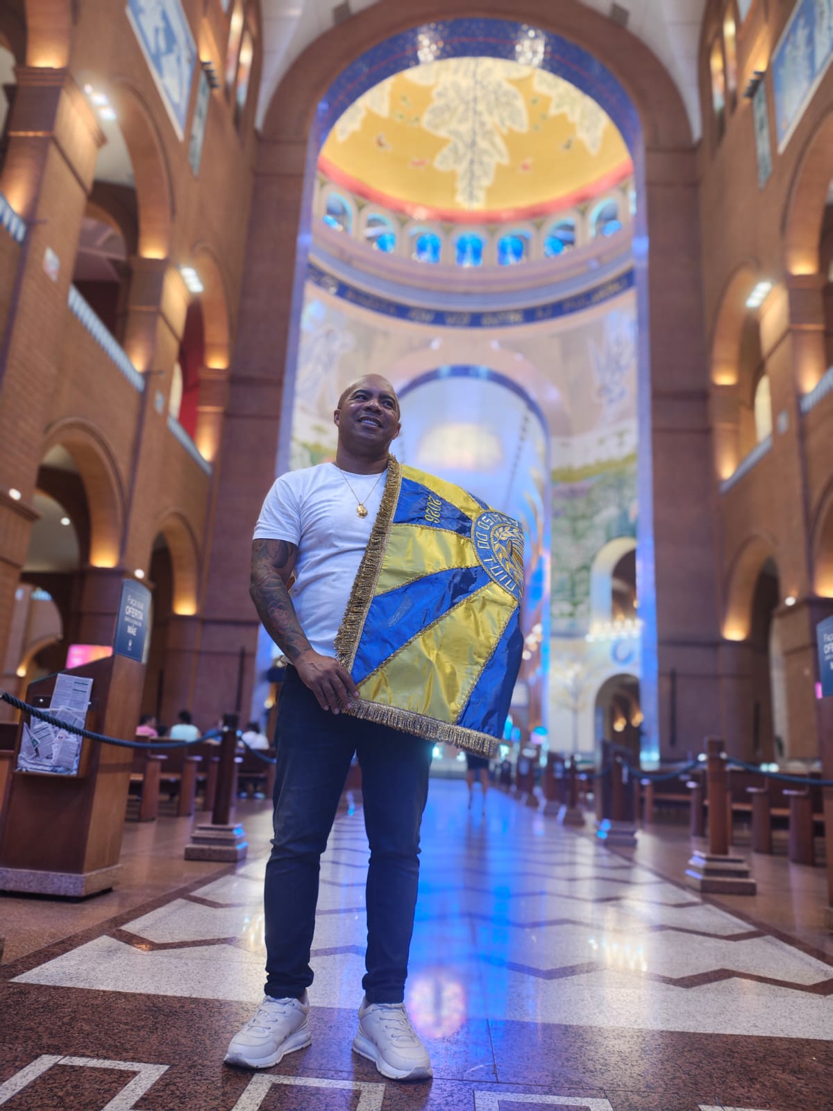 Fé no Carnaval! Tuiuti visita Aparecida e pede bênçãos para o desfile