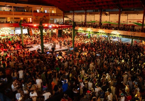 Feijoada da Grande Rio com shows imperdíveis neste domingo