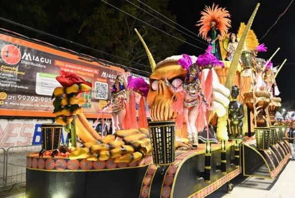 Feitiço Carioca: desfile emocionante sobre ancestralidade africana