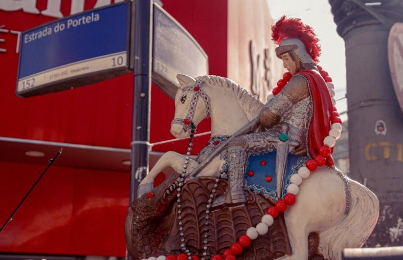 Festa de São Jorge: Império Serrano agita Madureira com carreata no RJ!