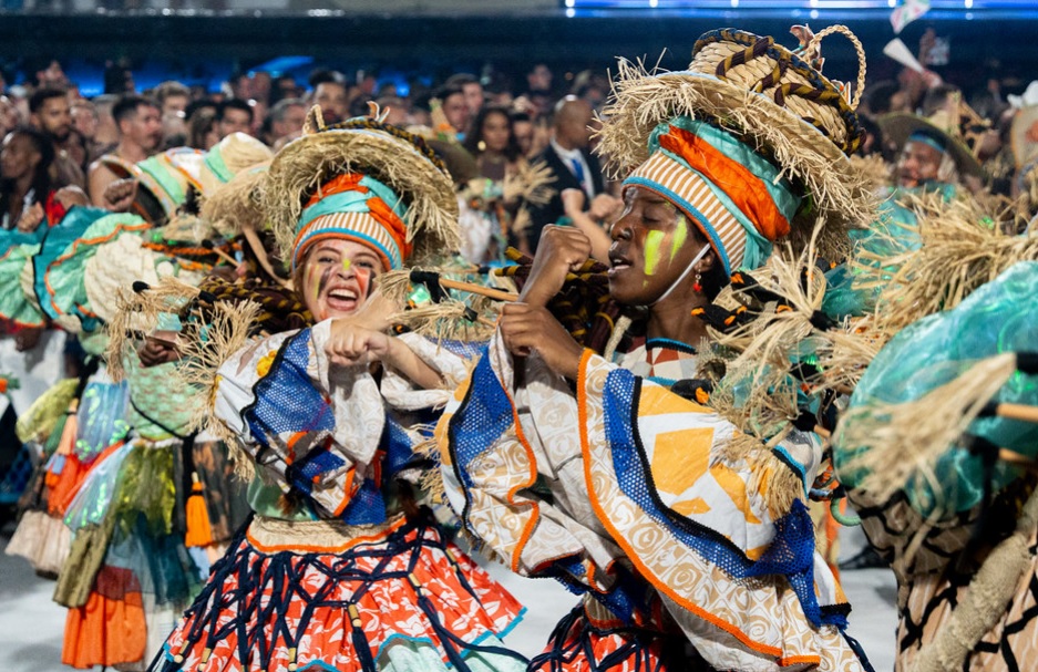 Fim do lixo pós-Carnaval? Rio aprova reciclagem de fantasias e resíduos!