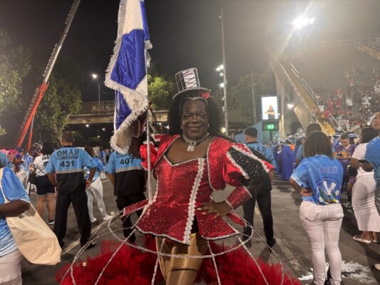Homem Porta-Bandeira? Morango do Arranco mostra que o samba não tem gênero!