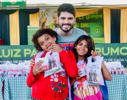 confira essa noticia: Imperatriz distribui 3 mil doces para crianças no Complexo do Alemão