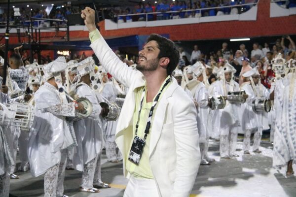 Imperatriz Leopoldinense agradece comunidade com desfile no Alemão