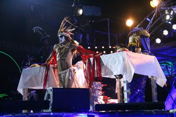 Imperatriz Leopoldinense ARRASA na Sapucaí com Ney Matogrosso no Carnaval!