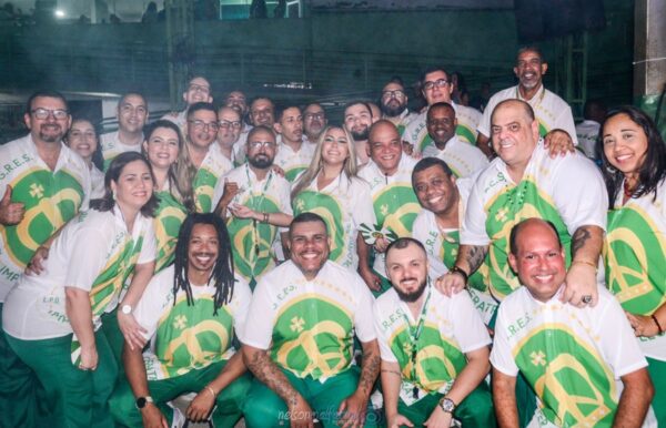 Imperatriz Leopoldinense reencontra a voz e a alegria na comunidade