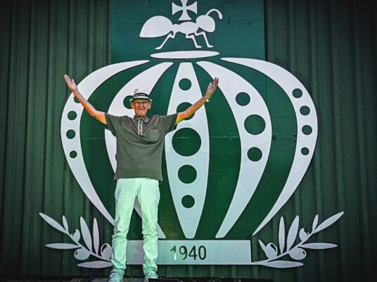 Império da Tijuca homenageia grandes nomes após reforma da quadra