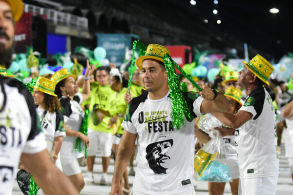 Império Serrano abre inscrições para novos componentes do Carnaval 2026