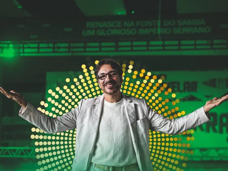 Império Serrano anuncia renovação de Alex de Souza