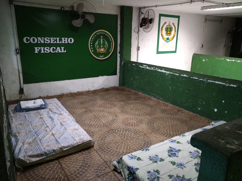 Império Serrano está abrigando moradores de rua