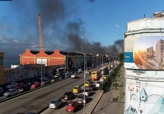 Incêndio destrói barracão da Vigário Geral e causa perda total para Carnaval 2026