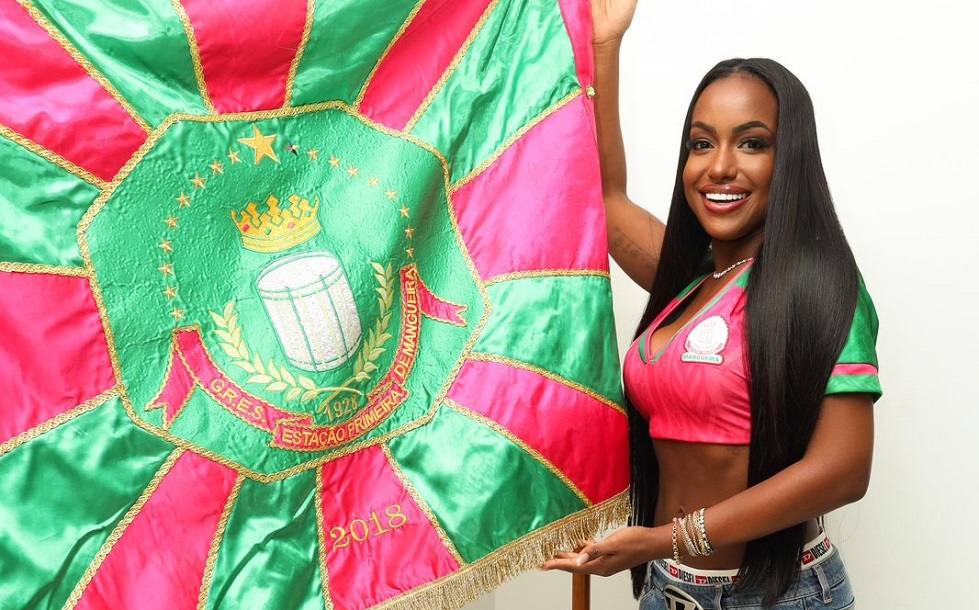 Influenciadora vai desfilar na Mangueira em 2025!