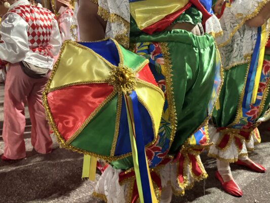 Inocentes de Belford Roxo 2026: Povo invade a festa, quebra o protocolo e faz história!