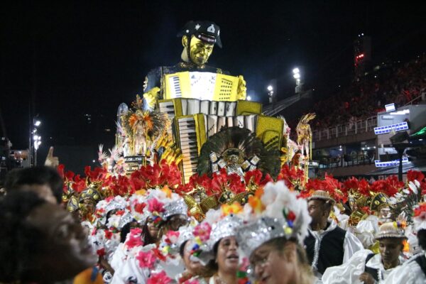 Inocentes de Belford Roxo: Rússia e Frevo no Carnaval! Veja o que rolou!