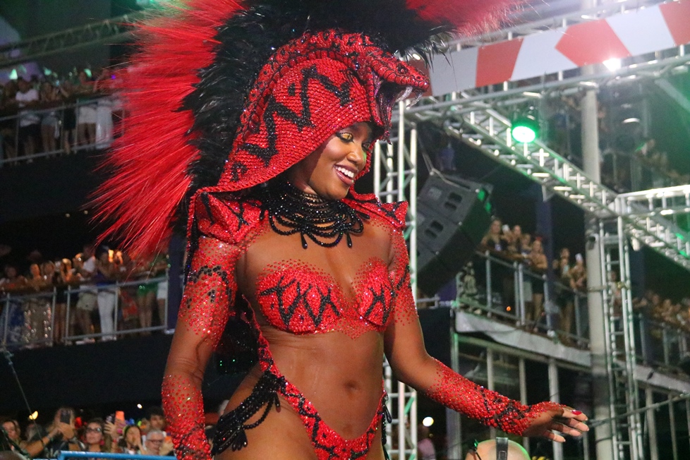 Iza vira Rainha da Imperatriz! Entenda por que ela deixou a bateria.